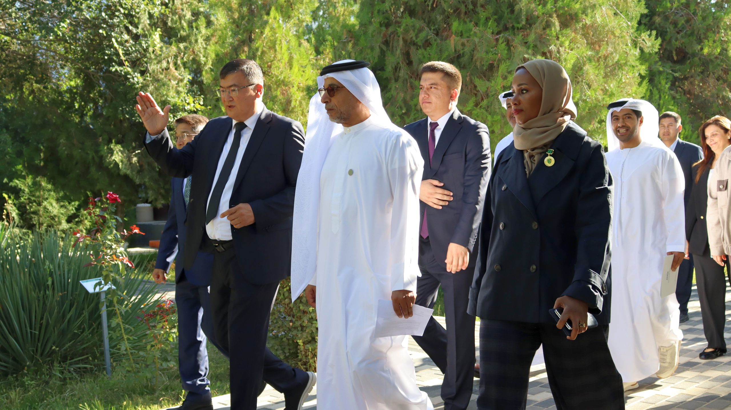 Бирлескен Араб Әмирликлериниң “Абу-Даби раўажланыў фонды” басшылары Қарақалпақстанға келди